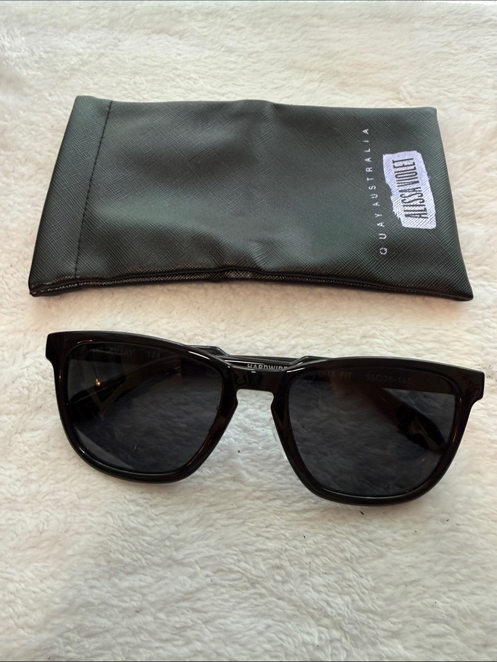 Quay Unisex Hardwire Black / Black Sunglasses